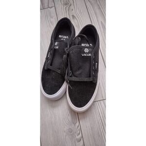 (45-0188) Vicus Classic Sneakers Unisex Size 4, Black CANVAS!!.